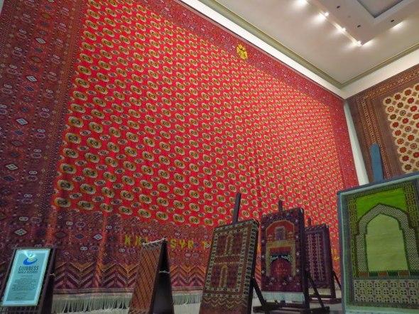 World's Larget Hand-woven Carpet At Turkmenistan's Carpet Museum